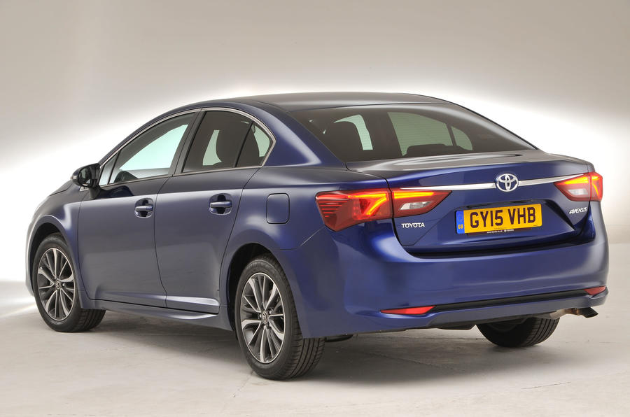 toyota avensis review